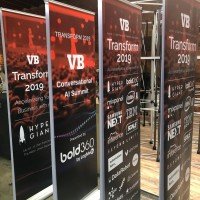 Retractable banner stands